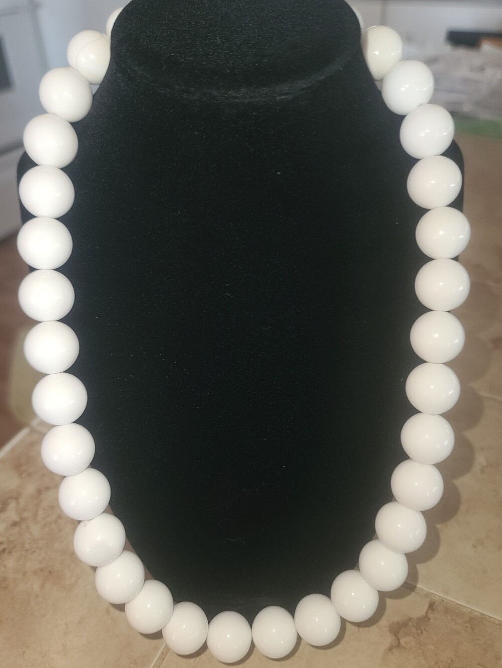 Beautiful Vividly White Vintage Acrylic Bubble Gum Bead Necklace 24"